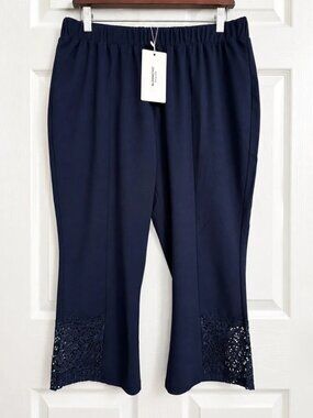 BloomChic Plus Size Navy Lace Hem Cropped Pants NWT Size 18/20